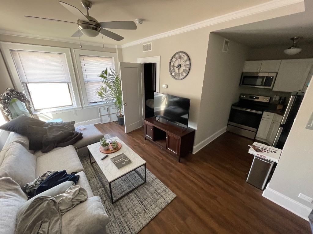 817 W Lakeside Pl #701 - Photo 2 of 19