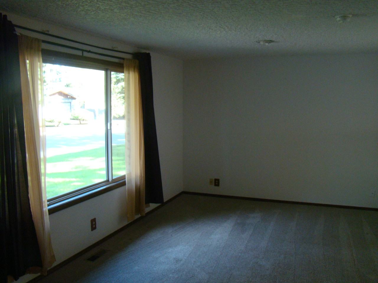 9319 NE Woodridge St - Photo 2 of 9