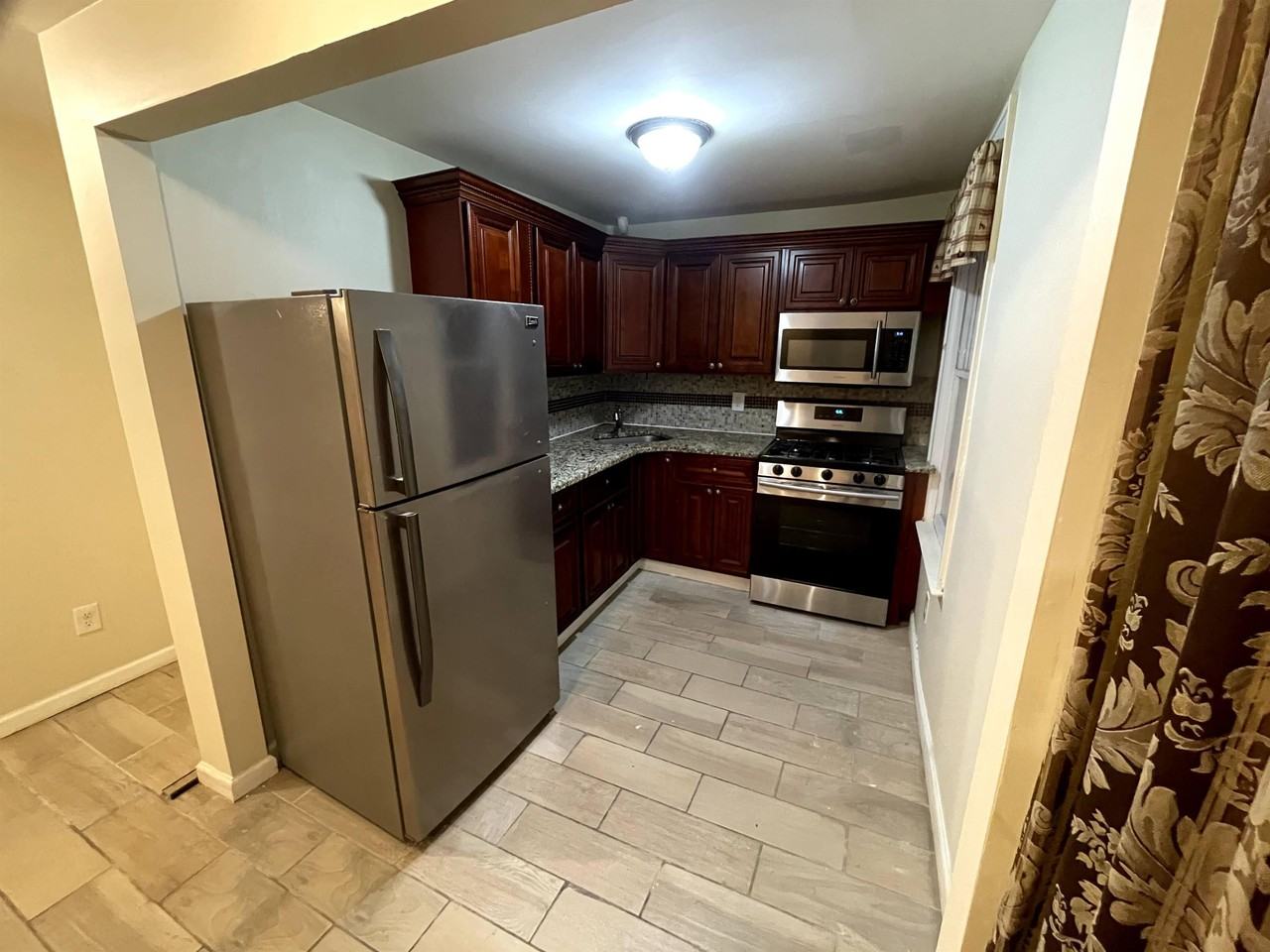 13 Crawford St #2 - Photo 3 of 11