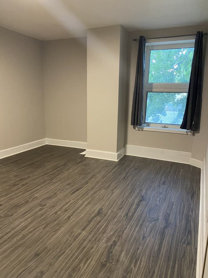 499 Cumberland St - Photo 3 of 7