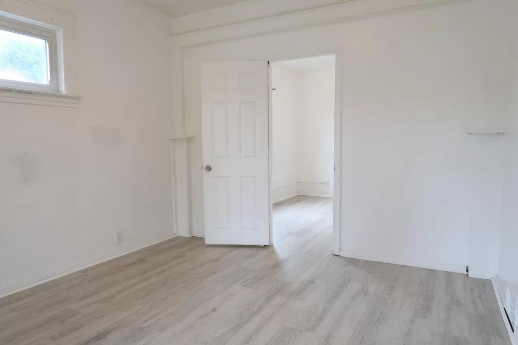 1158 Ontario Ave Apt 3 - Photo 2 of 16