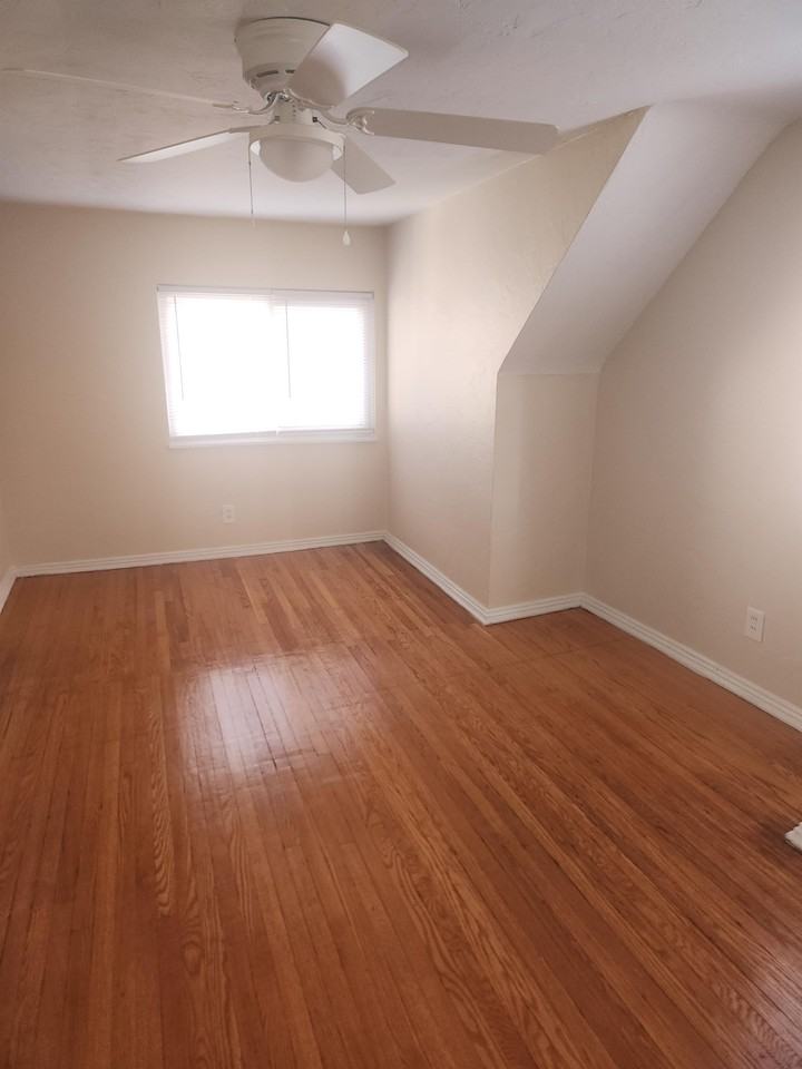 2313 Clyde Pl Sw #3 - Photo 2 of 6