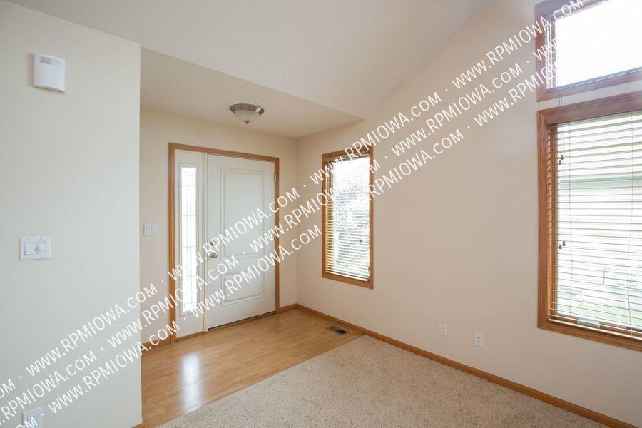 505 W Park Ave - Photo 2 of 17