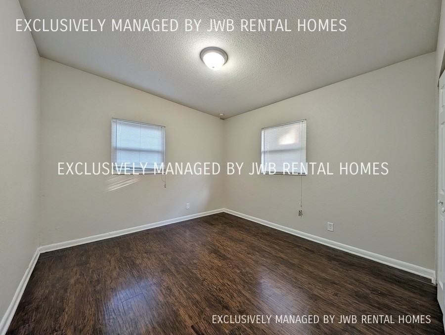 5813 Pompano Dr - Photo 2 of 8