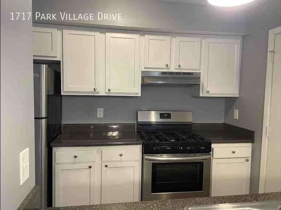 1717 Park Village Dr - Photo 3 of 18