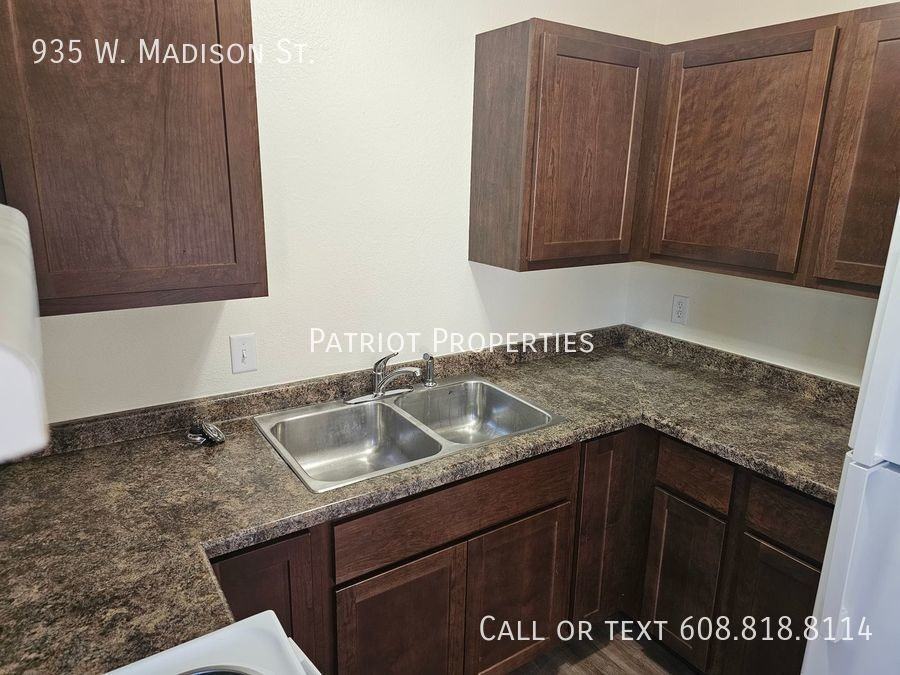 935 W Madison St - Photo 2 of 14