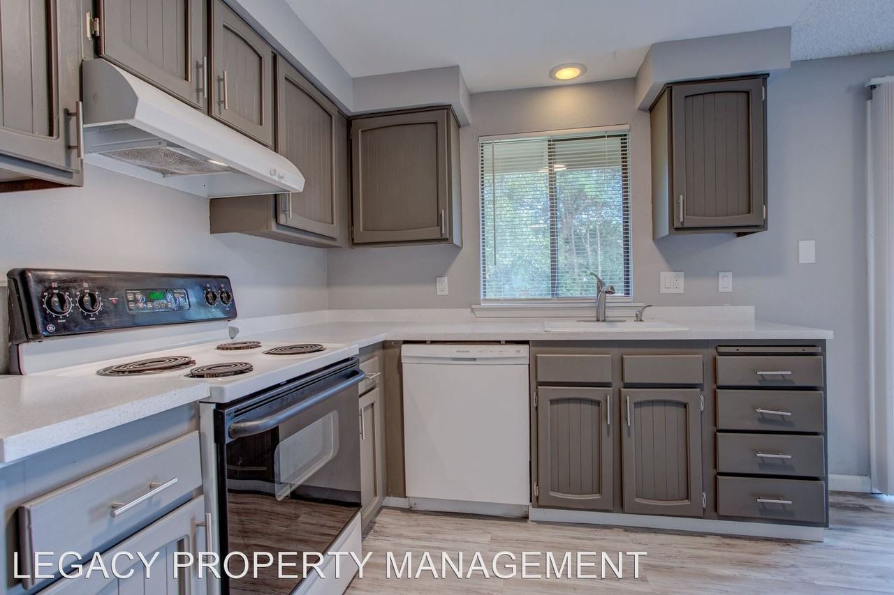 1760 Ne Elliott Pl - Photo 2 of 26