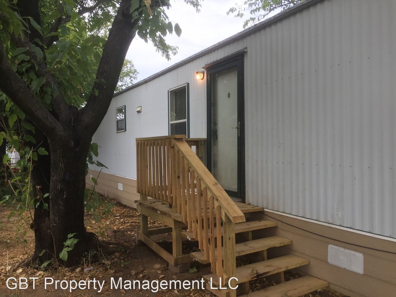 5201 Azle Ave - Photo 2 of 5