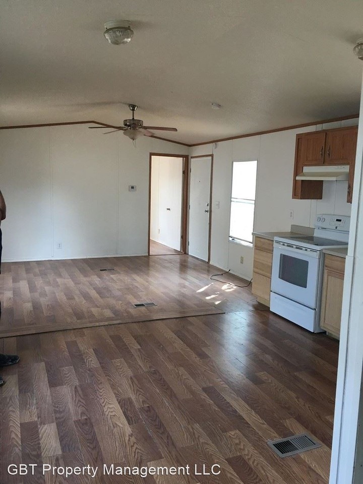 5201 Azle Ave - Photo 3 of 5