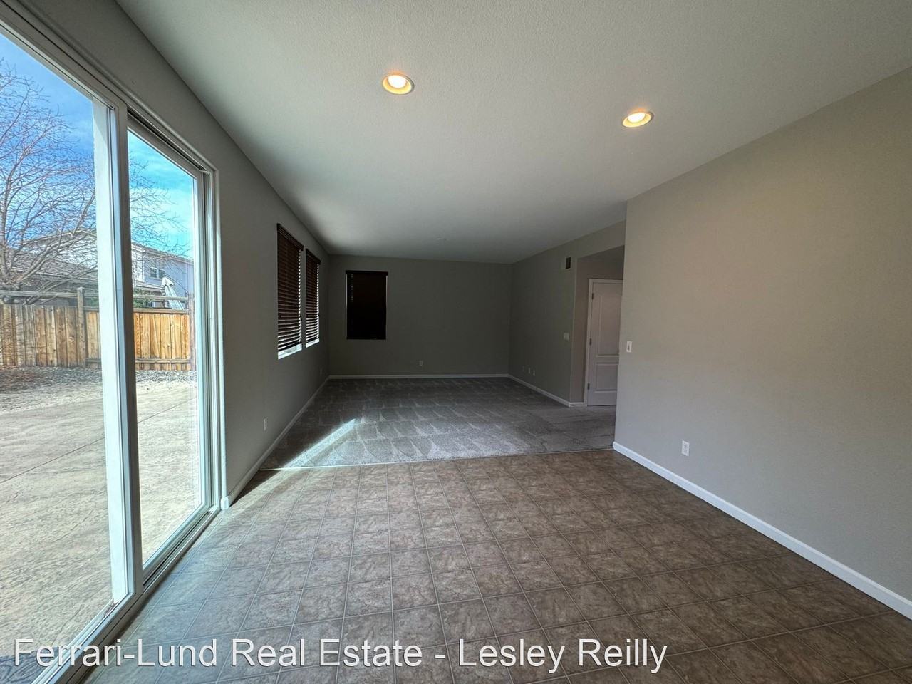 7191 Fox Wood Ln - Photo 3 of 16