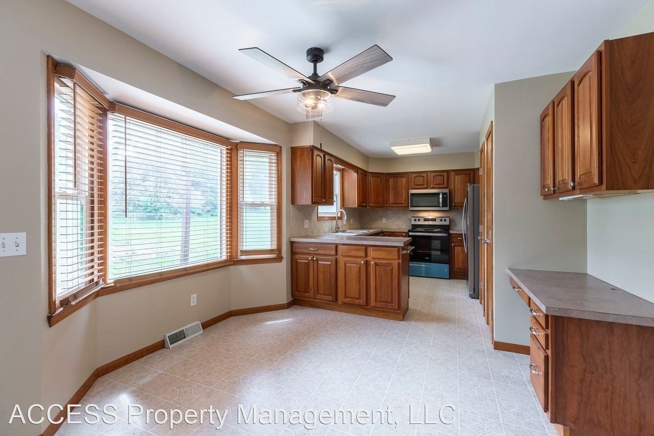 13577 Shirley St - Photo 3 of 25