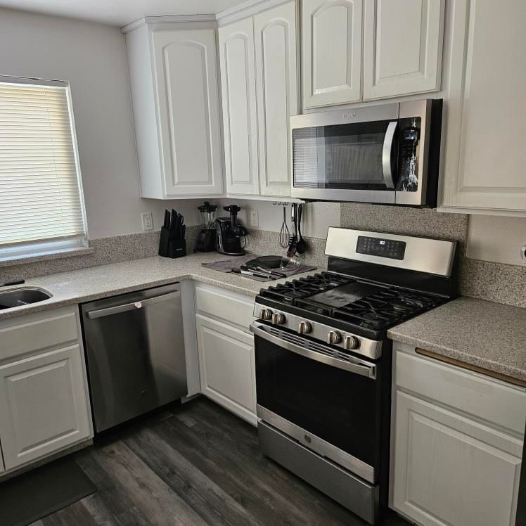 215 Winewood St - Photo 3 of 6