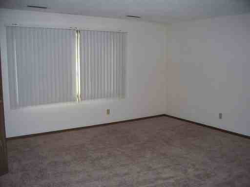 3261 Ansborough Ave - Photo 3 of 6