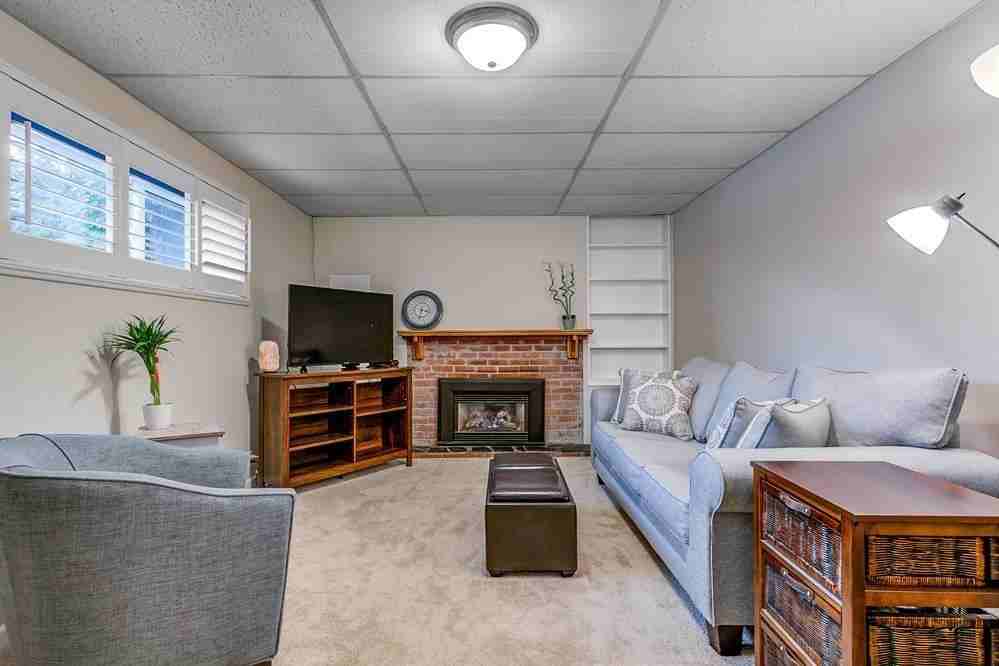 1528 Celeste Crescent - Photo 2 of 7