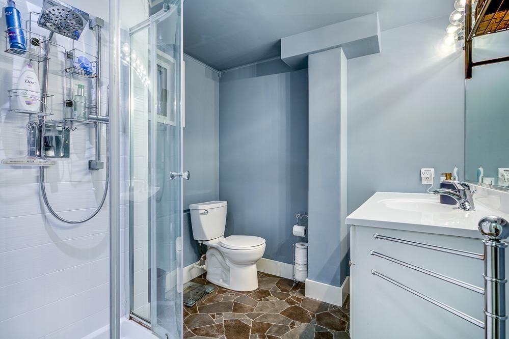 1528 Celeste Crescent - Photo 3 of 7