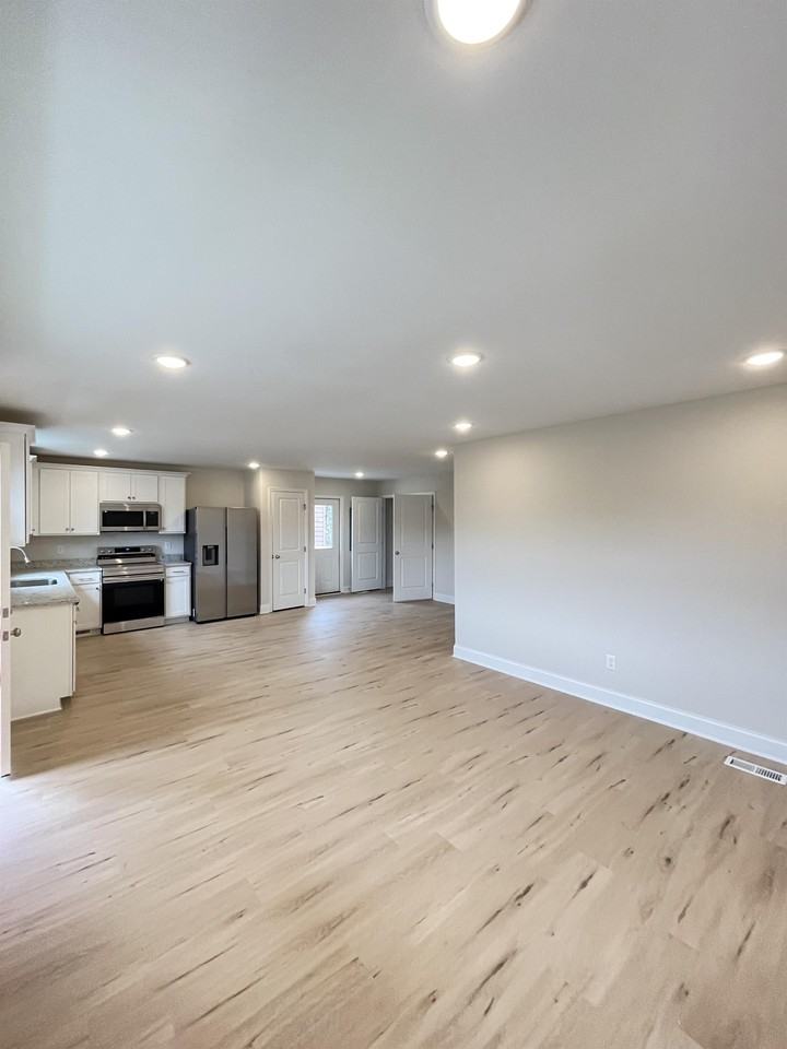 307 W 42nd St #1 - Photo 6 of 26