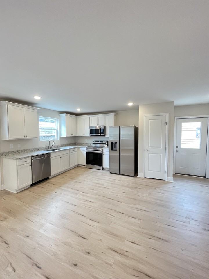 307 W 42nd St #1 - Photo 7 of 26