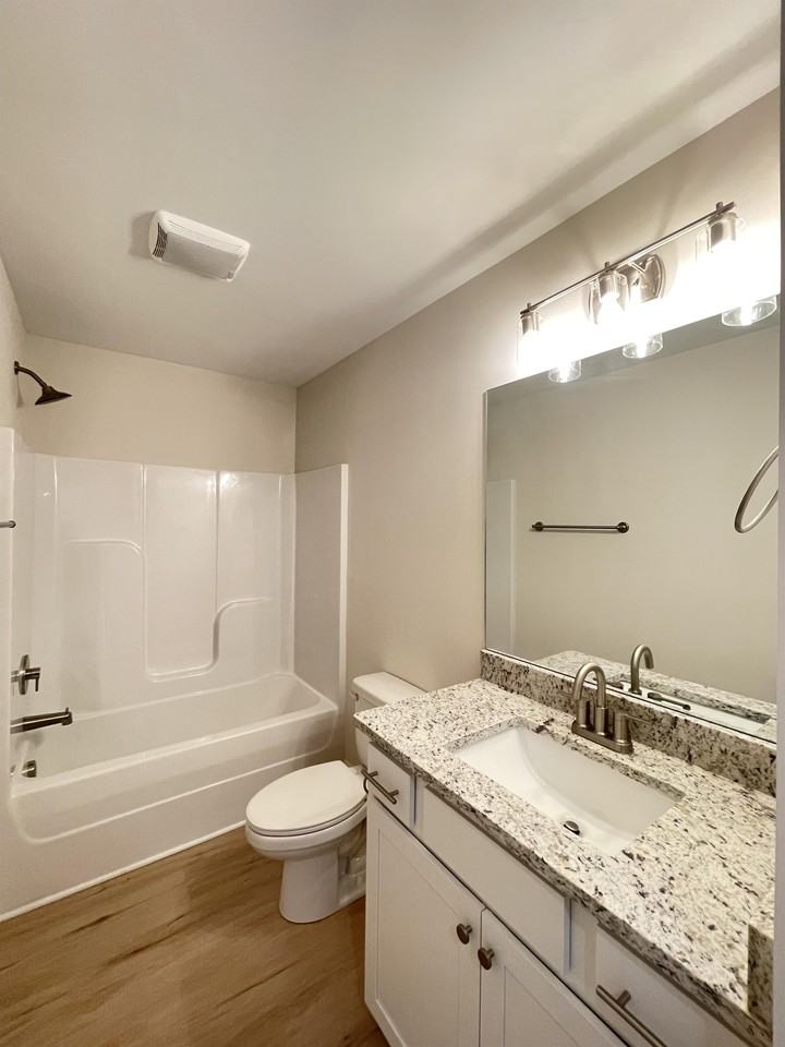 322 W 41st St #1 - Photo 5 of 18