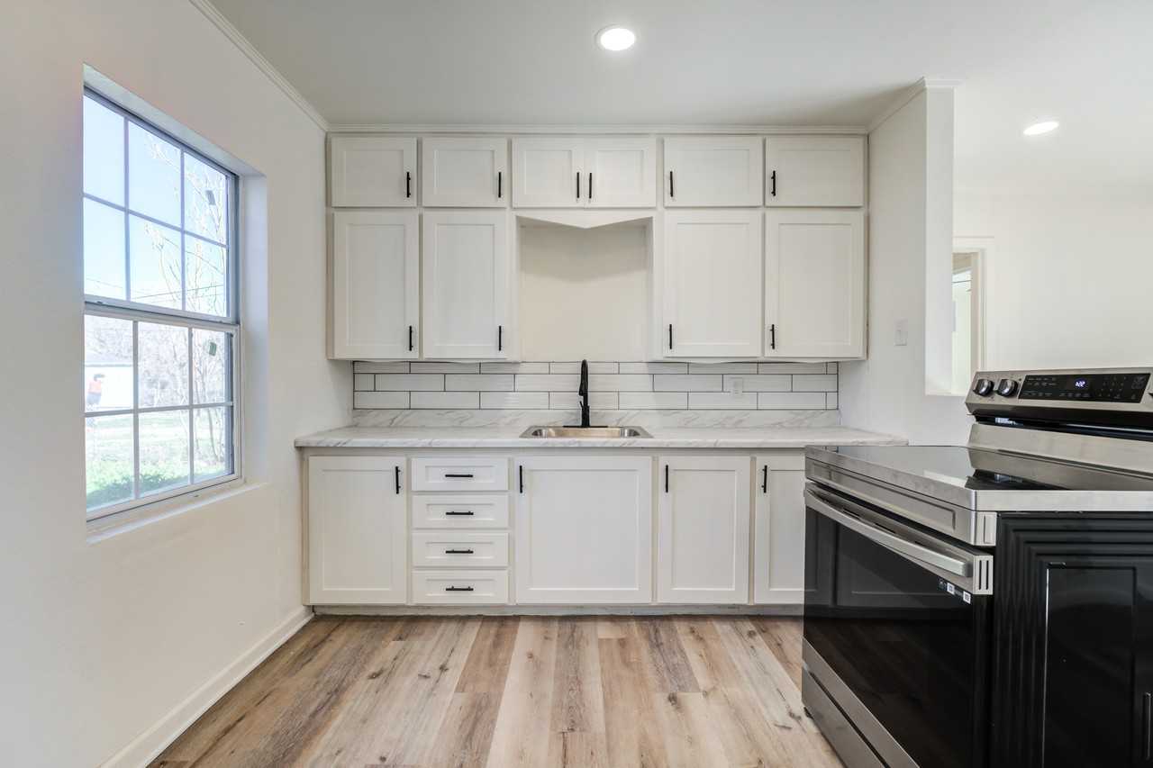 2516 2nd St #1 - Photo 3 of 10