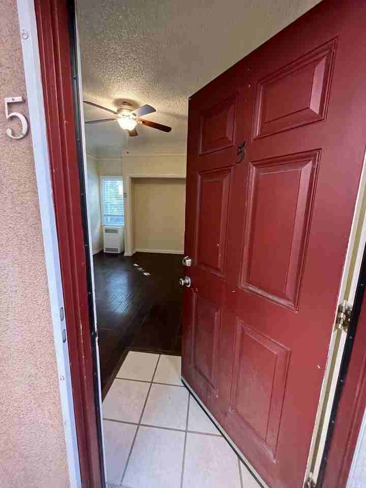 715 E 5th Street - Photo 3 of 25