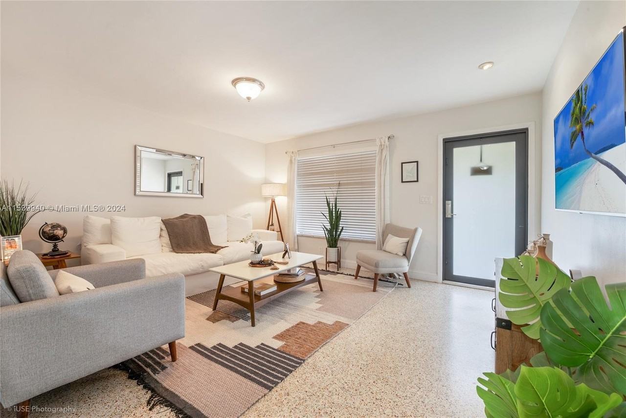 5050 Sw 103rd Pl - Photo 2 of 8