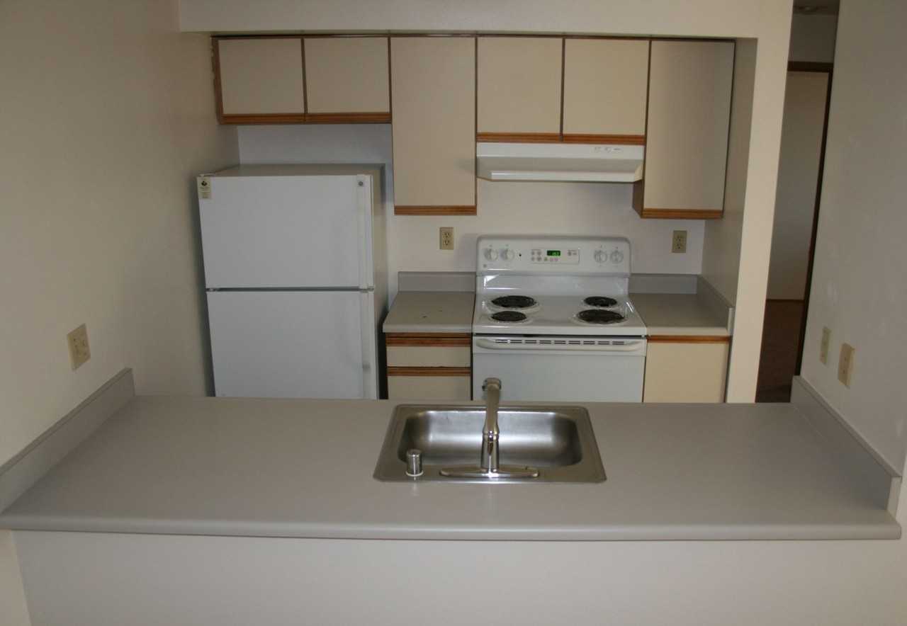 Adams Court Apartments - Photo 4 of 11