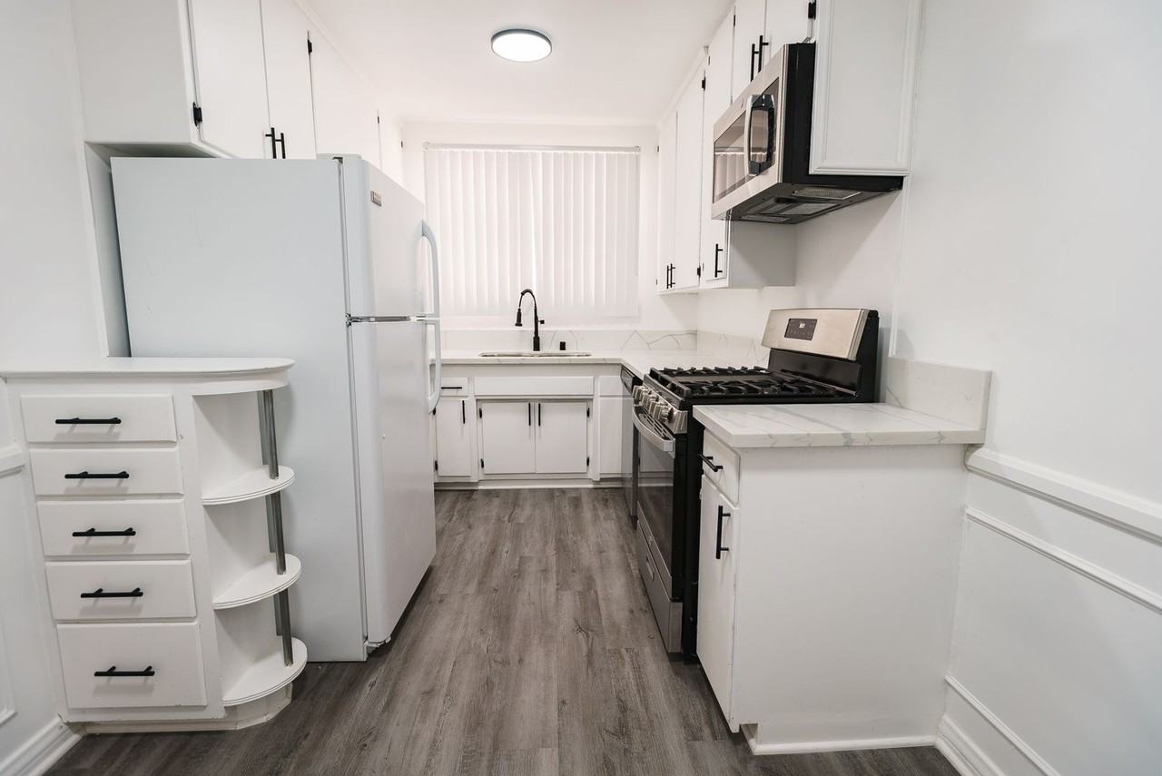 410 Veteran Avenue - Photo 7 of 15