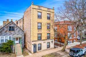 featured image of 3618 N Marshfield Ave