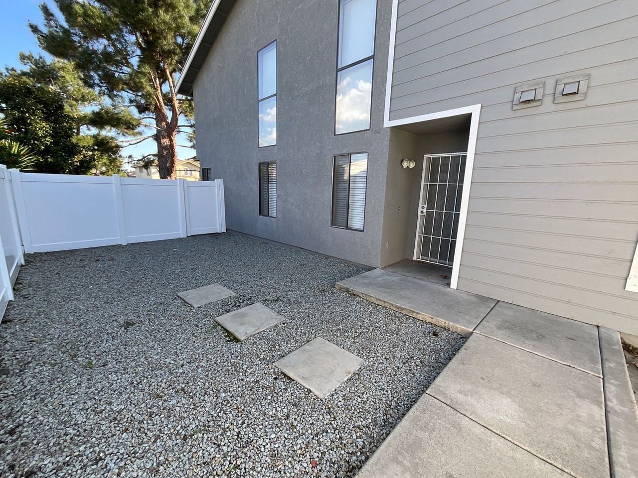 657-B Woodcrest Dr Lake Elsinore, CA 92530 - Photo 2 of 30