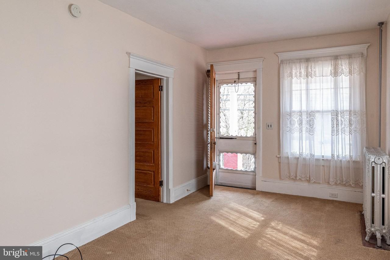 203 Easton Rd - Photo 3 of 17