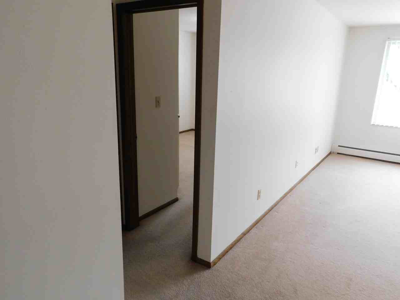 Manitowoc Apartments - Photo 5 of 14