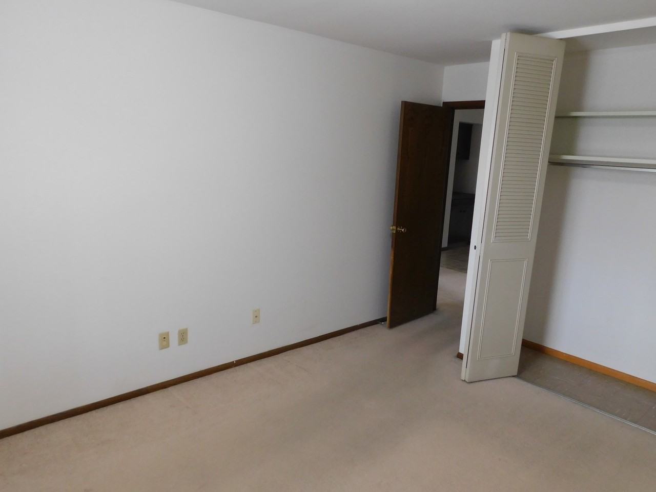 Manitowoc Apartments - Photo 6 of 14