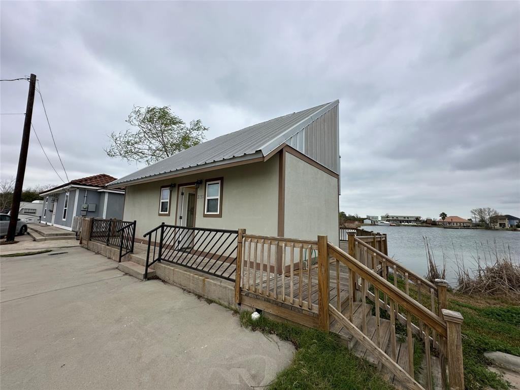 2732 Avenue D - Photo 2 of 27