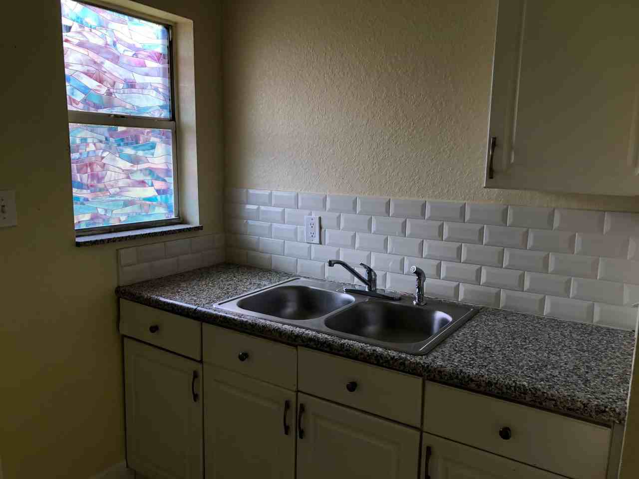FOR RENT!!! BEAUTIFUL 2 BED 1 BATH DUPLEX.. MOVE IN READY. - Photo 3 of 12