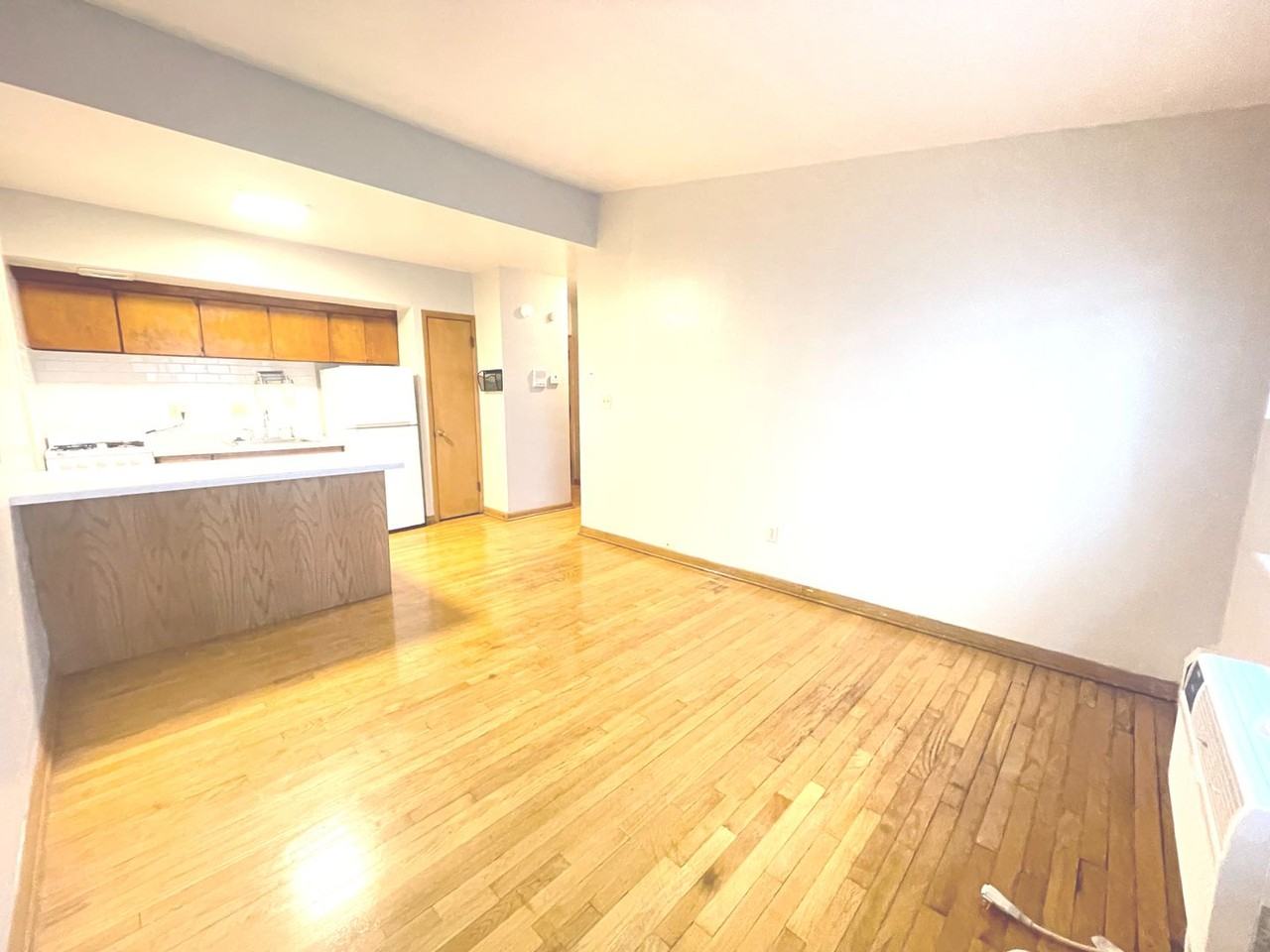 1112 Knapp - Photo 2 of 25