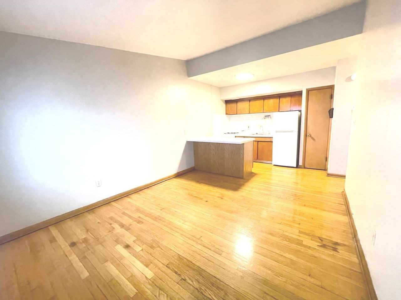 1112 Knapp - Photo 4 of 25
