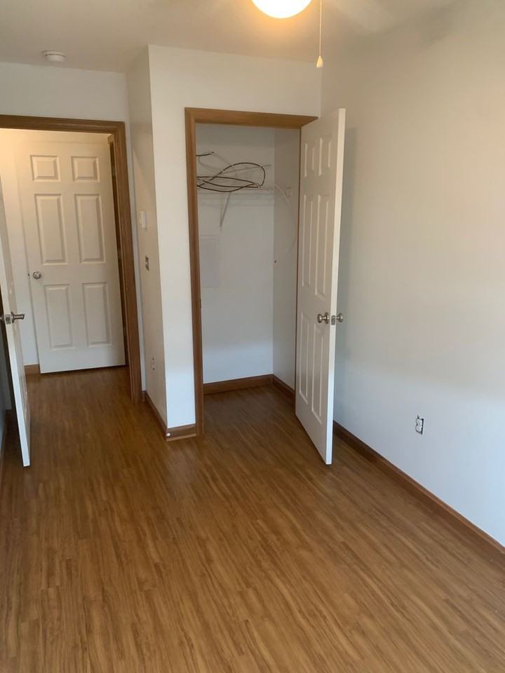 Spacious 2 Bedroom Townhouse - Photo 5 of 21