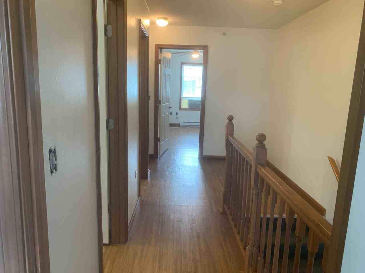 Spacious 2 Bedroom Townhouse - Photo 6 of 21