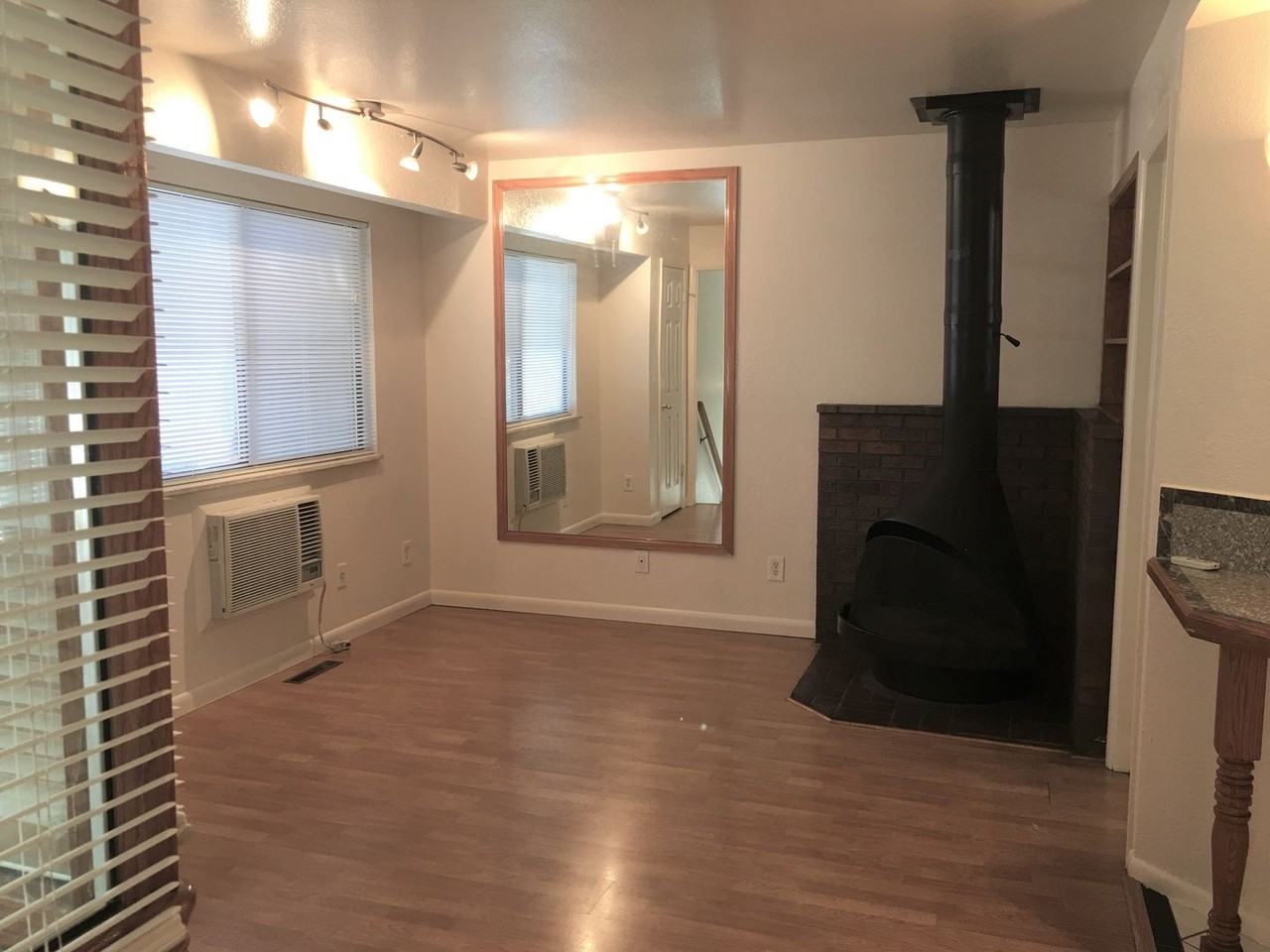 Decalogue - Photo 4 of 30