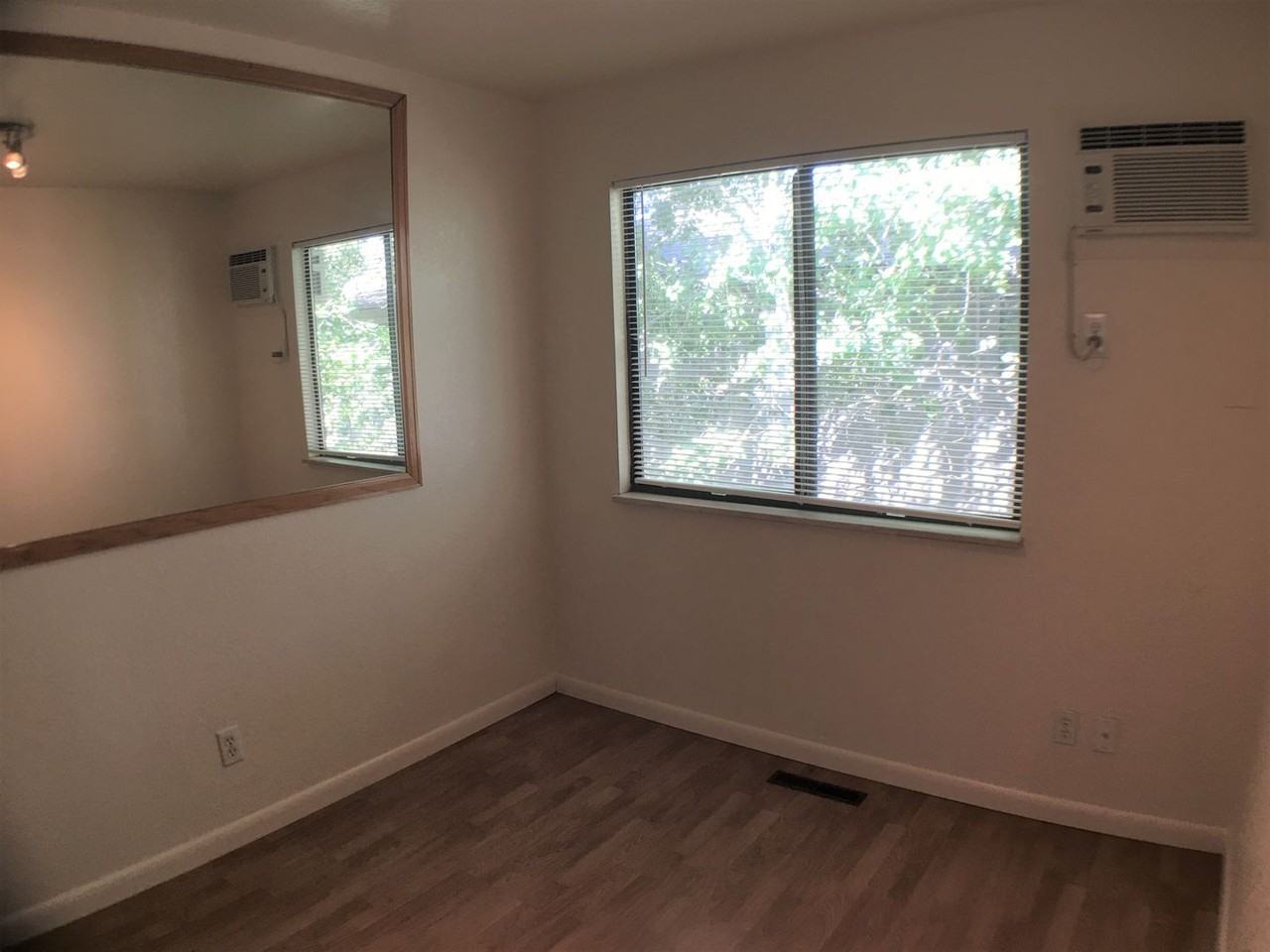 Decalogue - Photo 6 of 30