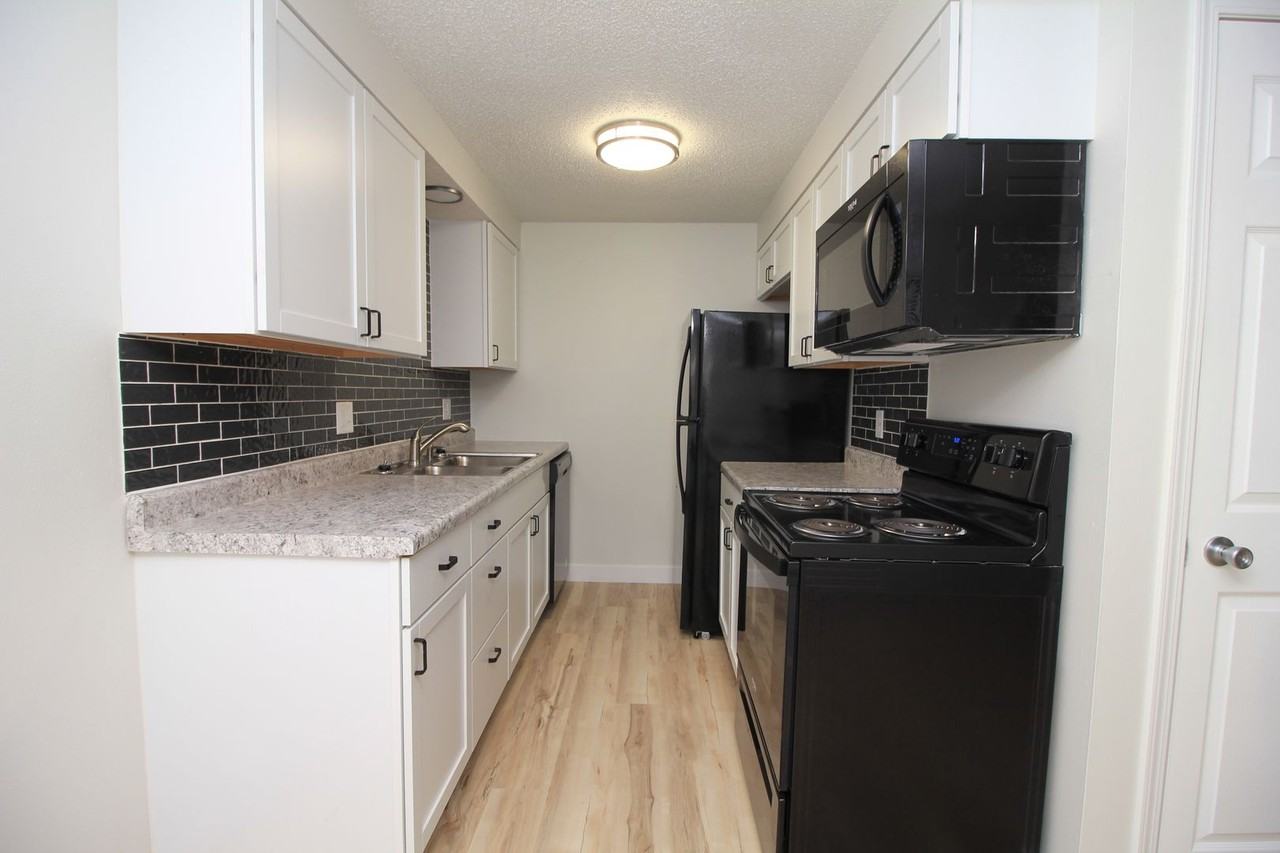 Mesa Heights Apartments V - Photo 3 of 9