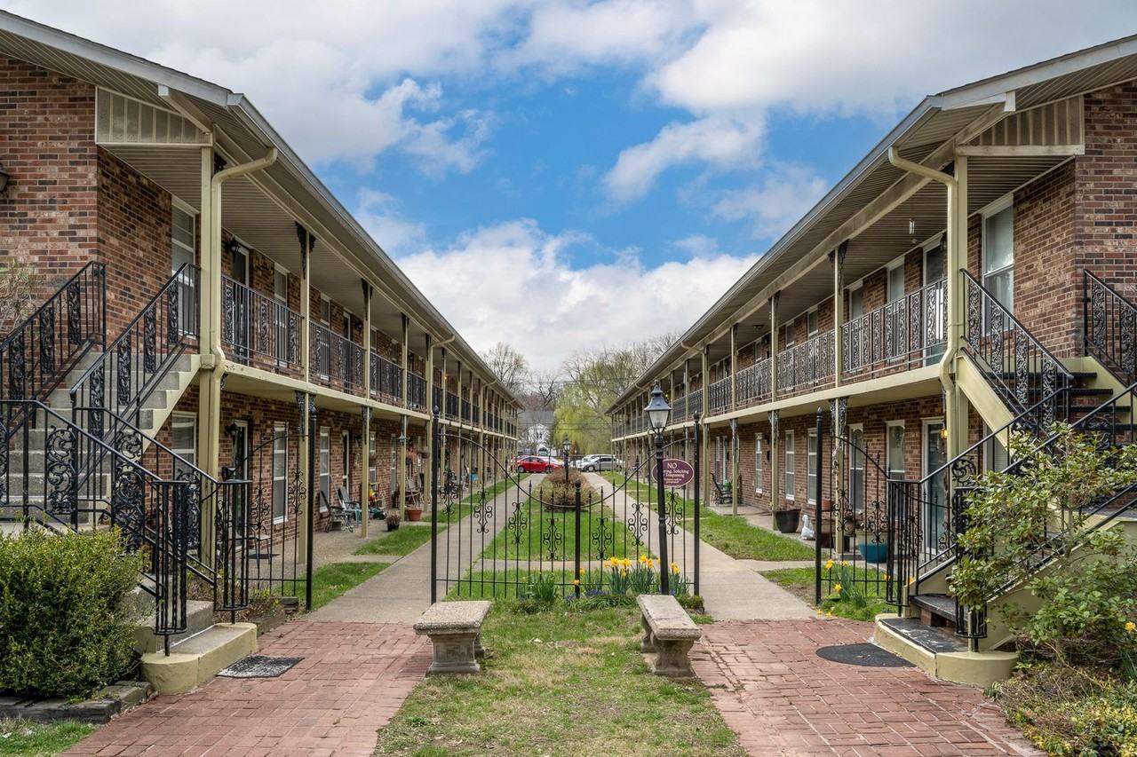 The Montleone Apartments - Photo 2 of 12
