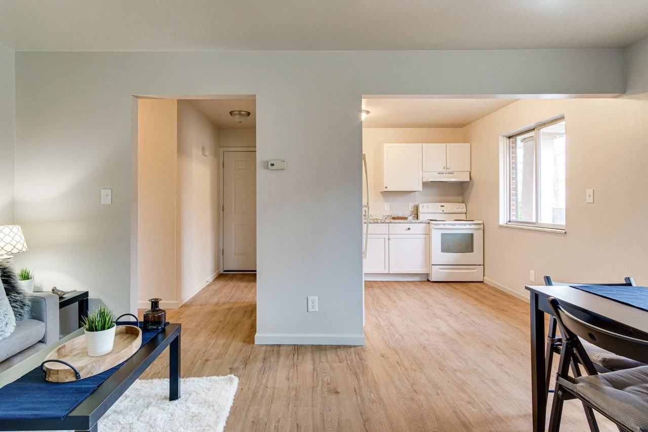 112 Hazelton Apartments - Photo 7 of 22