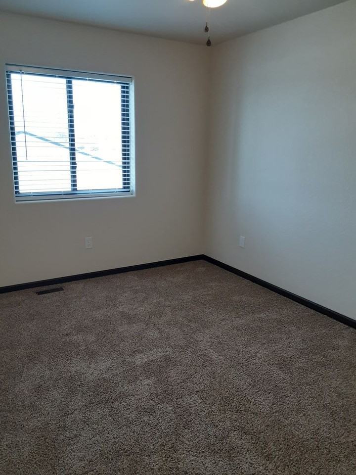 581 225th St #15 - Photo 5 of 21