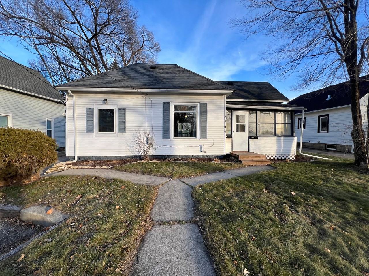 314 9th Ave SE - Photo 2 of 17