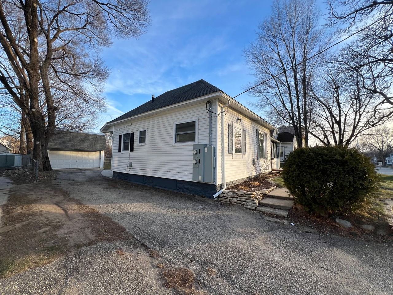 314 9th Ave SE - Photo 3 of 17