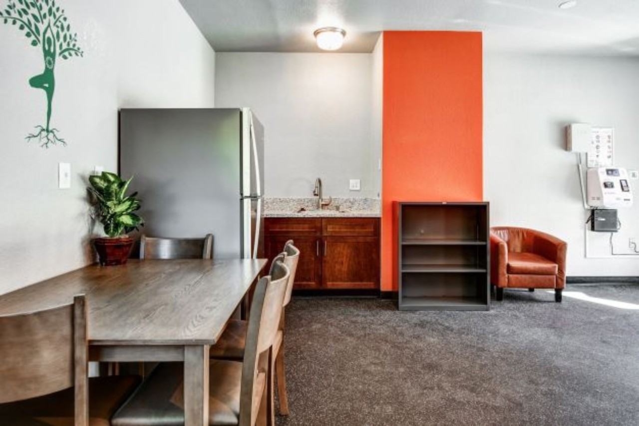 Spring Club Apartments - Photo 7 of 10