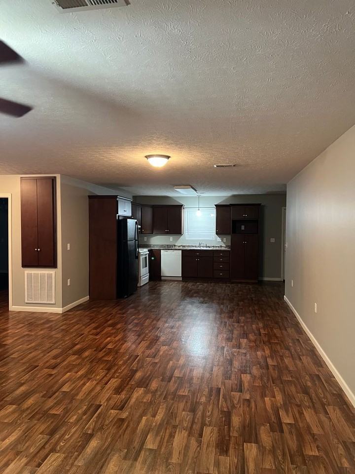 107 Nancy Ln - Photo 2 of 6