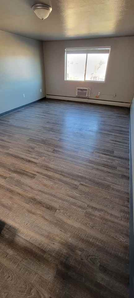 Oxford Apartments - Photo 3 of 14