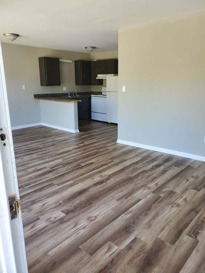 Dixon Manor Apartments - Photo 2 of 5